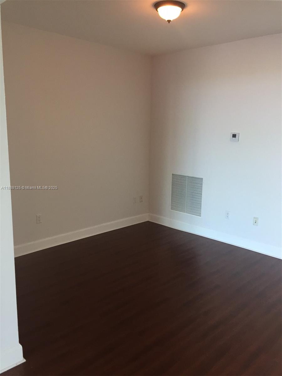 THE OAKS I CONDO - Residential Lease