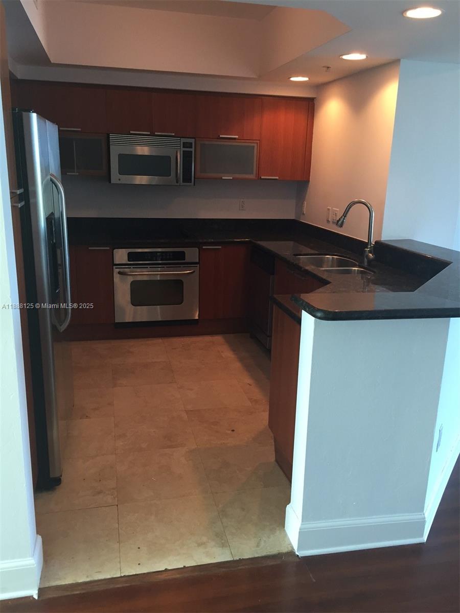 THE OAKS I CONDO - Residential Lease