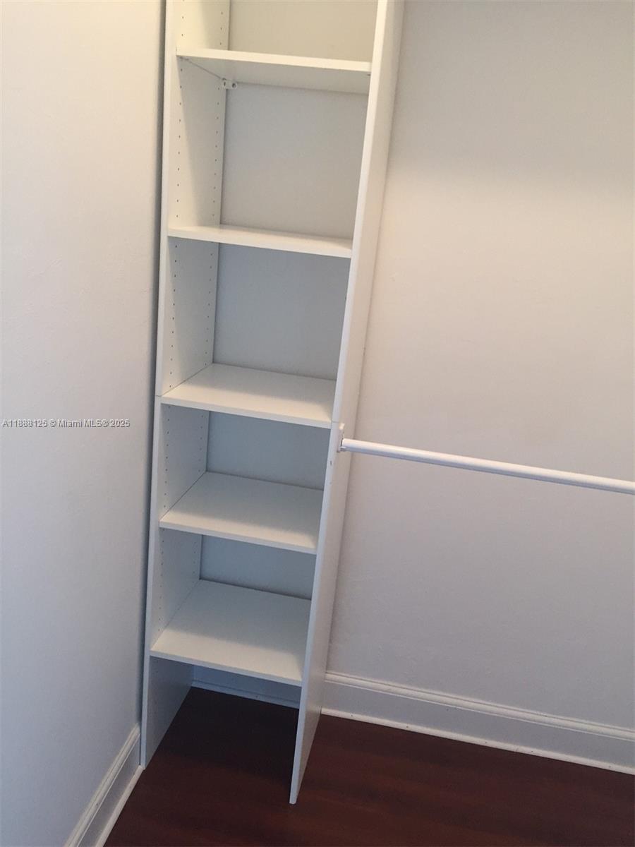 THE OAKS I CONDO - Residential Lease