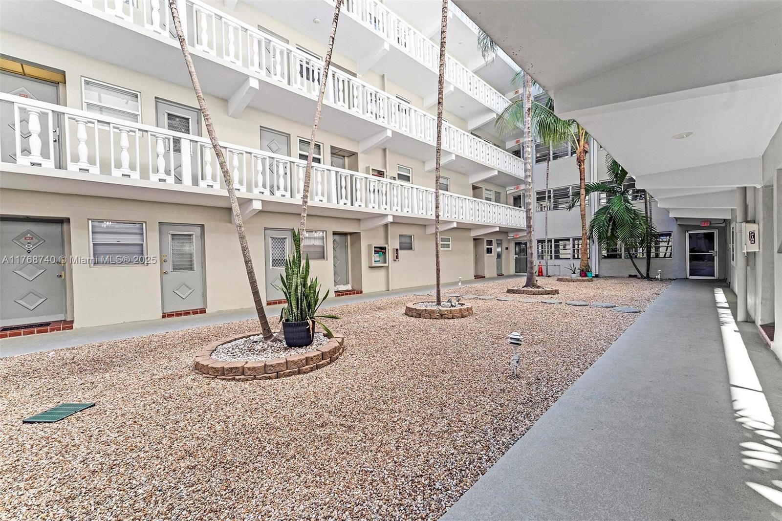 Property for Sale at 330 Se 2nd St 103G, Hallandale Beach, Broward County, Florida - Bedrooms: 1 
Bathrooms: 2  - $142,900