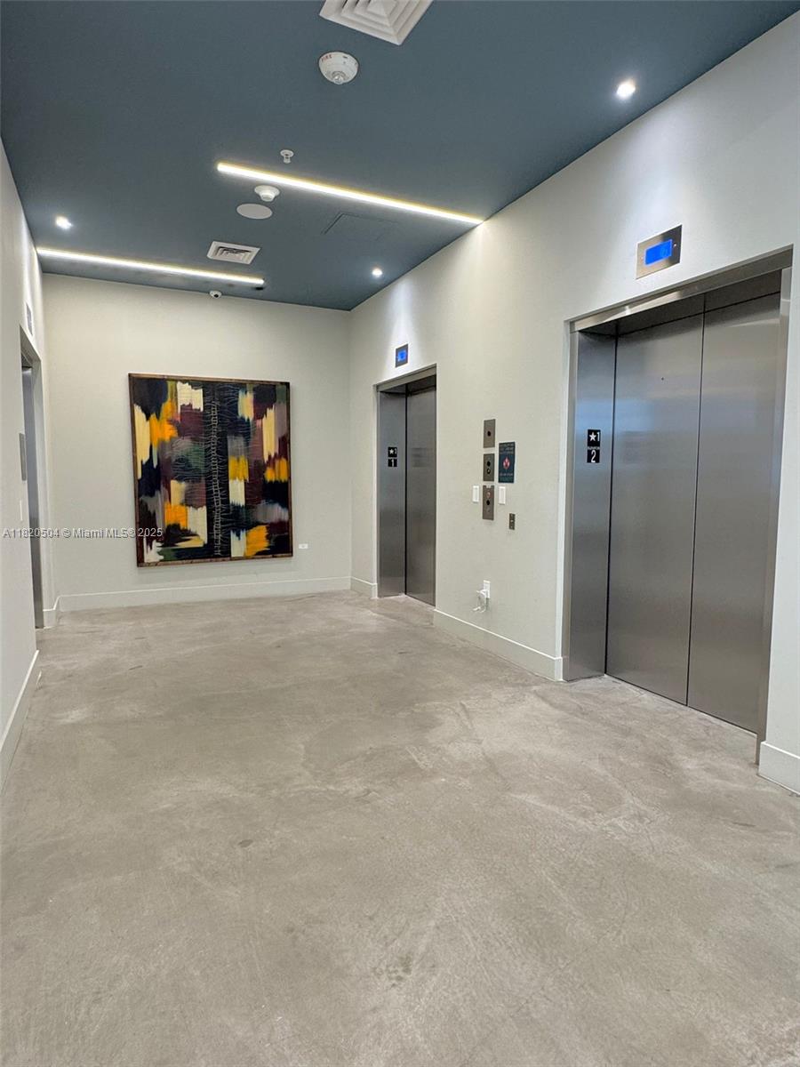 UNI TOWER - Residential Lease