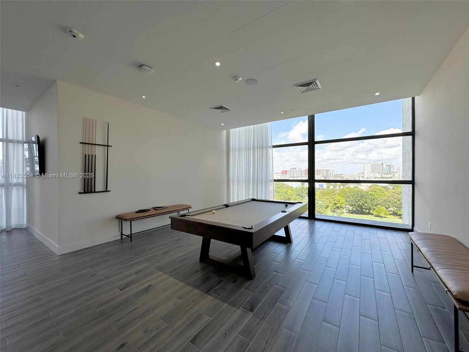 UNI TOWER - Residential Lease