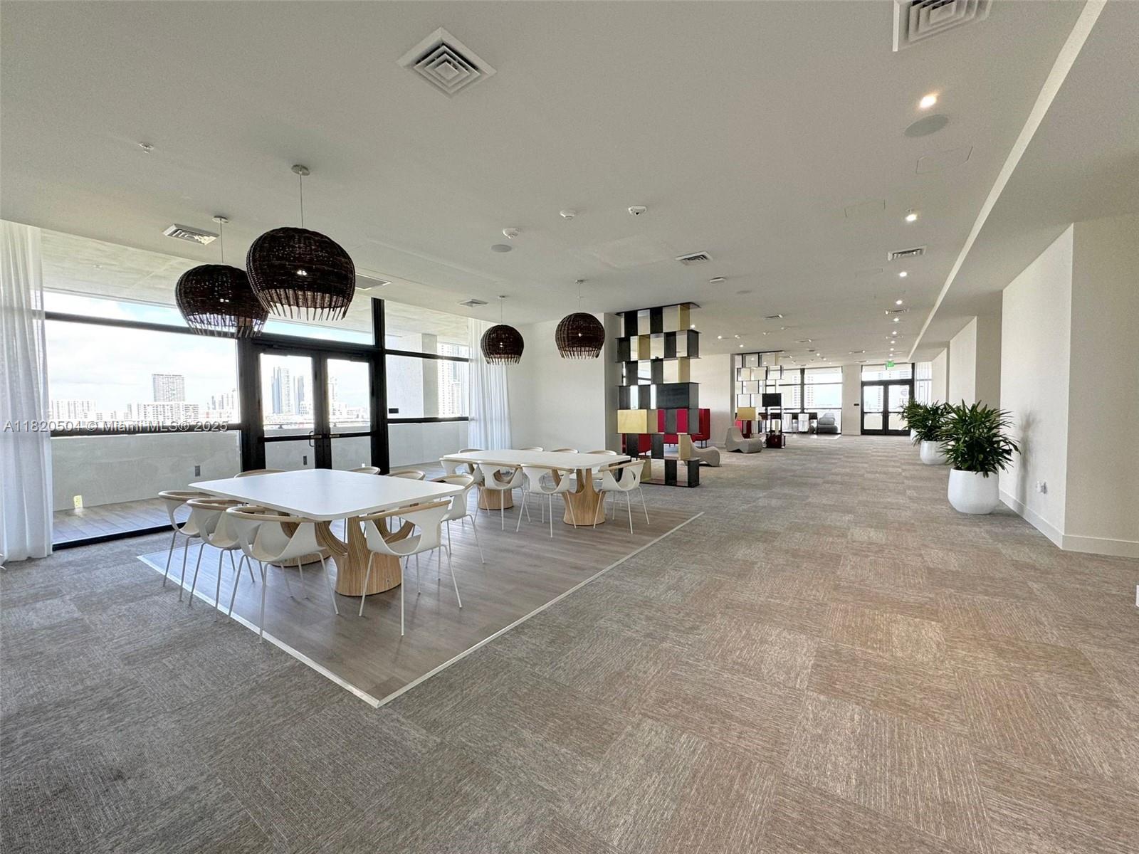 UNI TOWER - Residential Lease