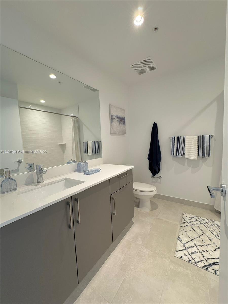 UNI TOWER - Residential Lease