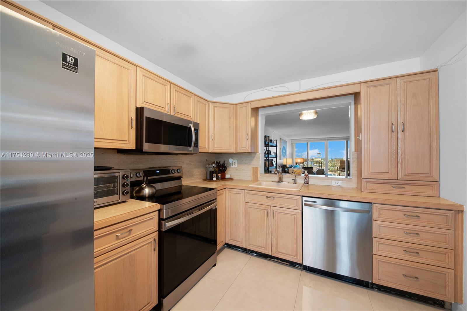 521 N Riverside Dr 808
