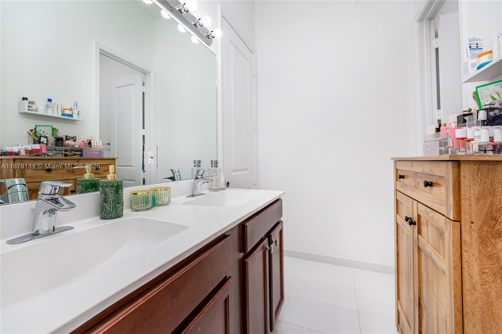 VENETIAN PARC - Residential