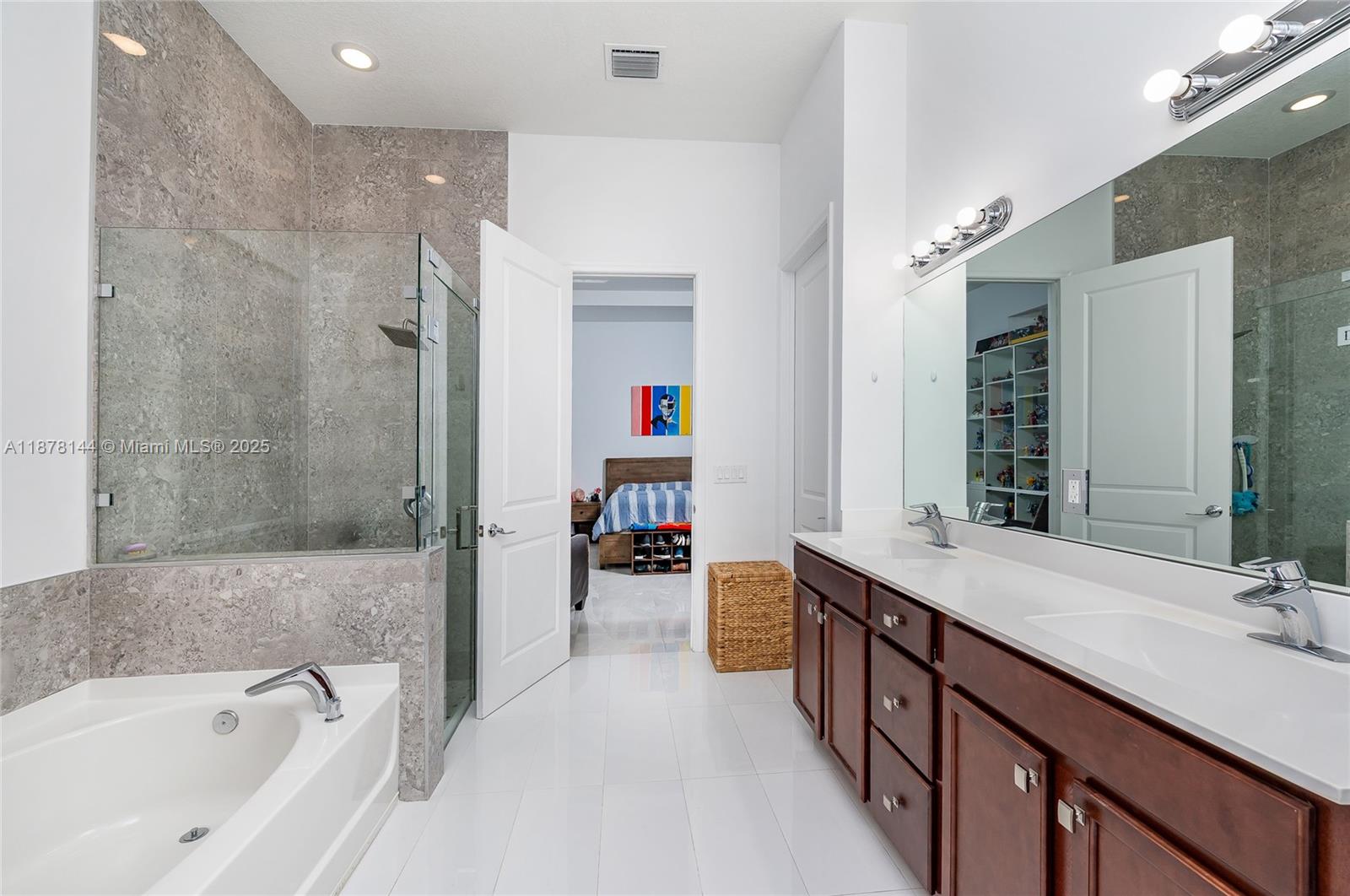 VENETIAN PARC - Residential