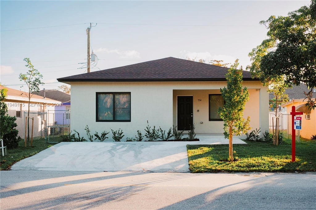 Photo of 820 NW 18th Ave, Pompano Beach, FL 33069 (MLS # A11949115)