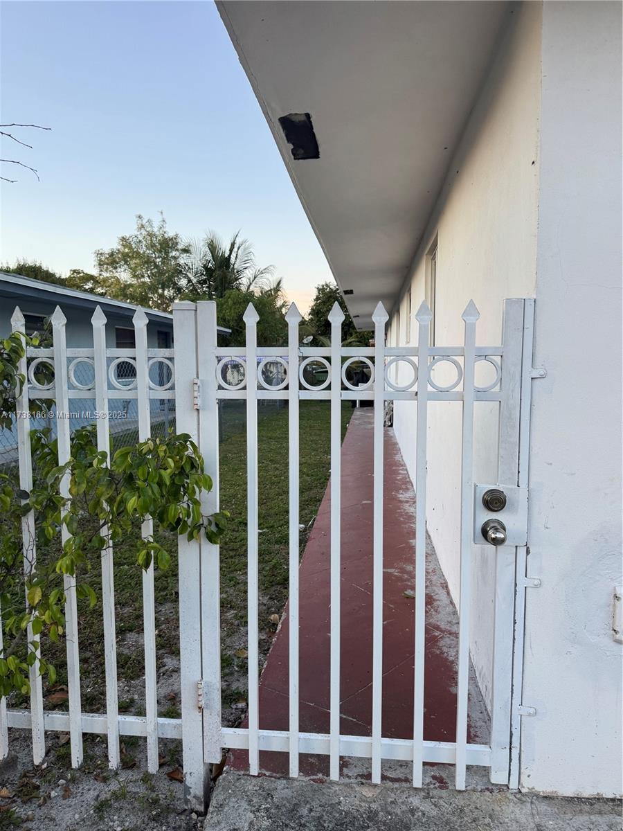 FT LAUDERDALE ESTATES - Residential Income