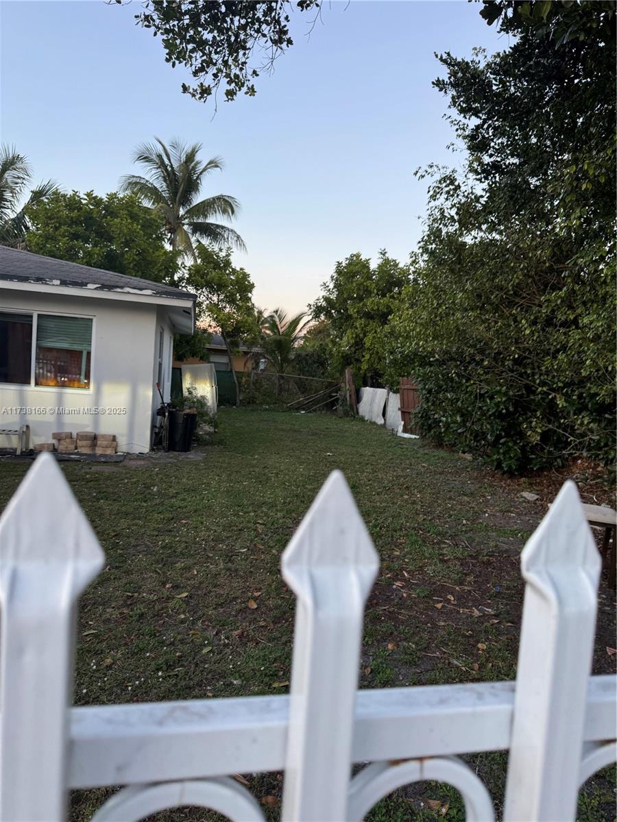 FT LAUDERDALE ESTATES - Residential Income