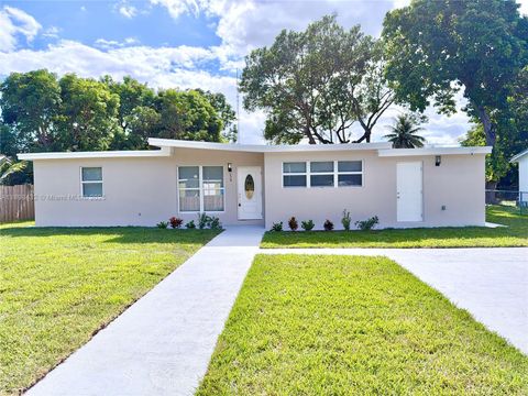 124 Harvard Rd West Park FL 33023