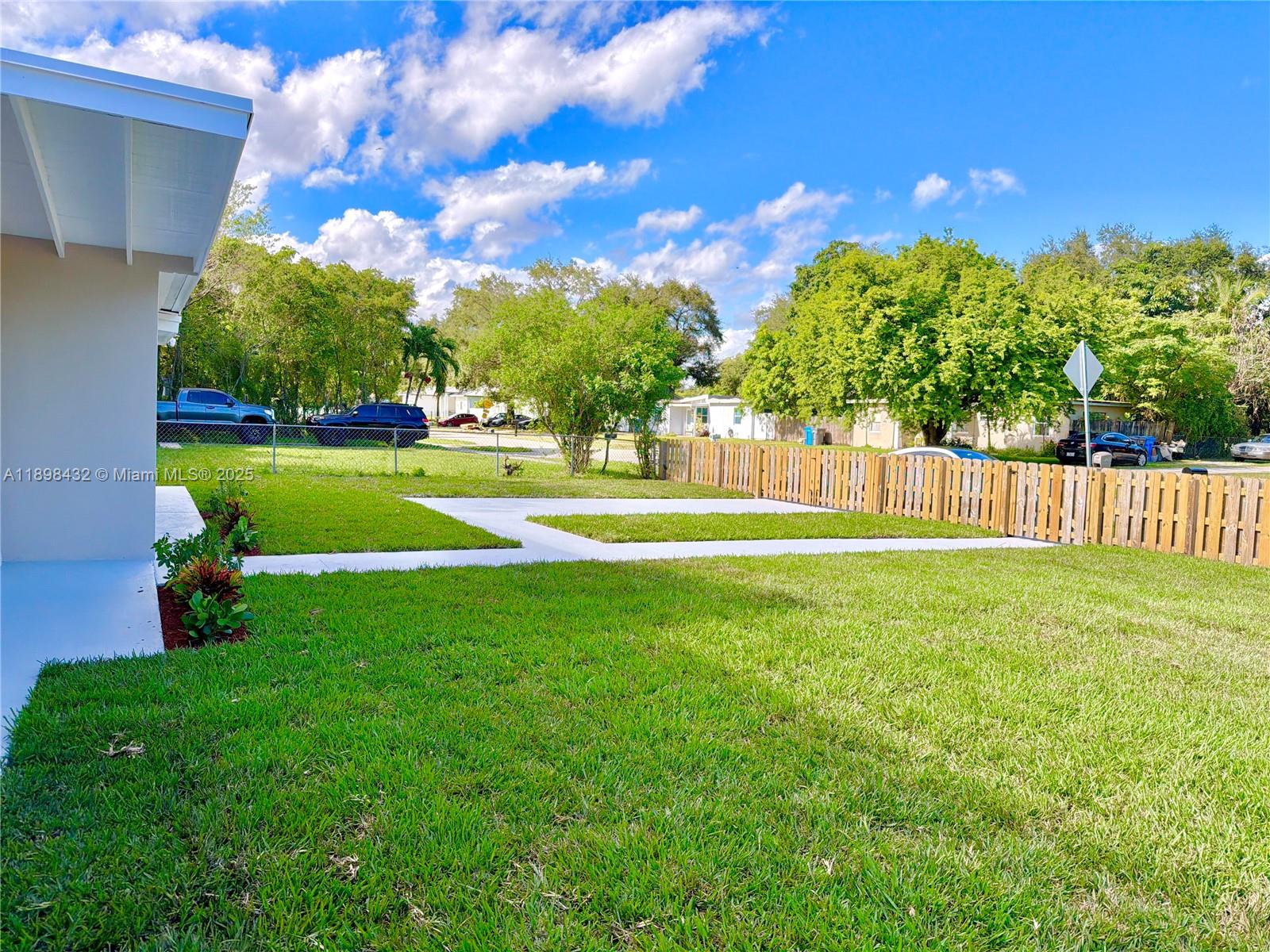 MIAMI GARDENS COMM SEC - Residential