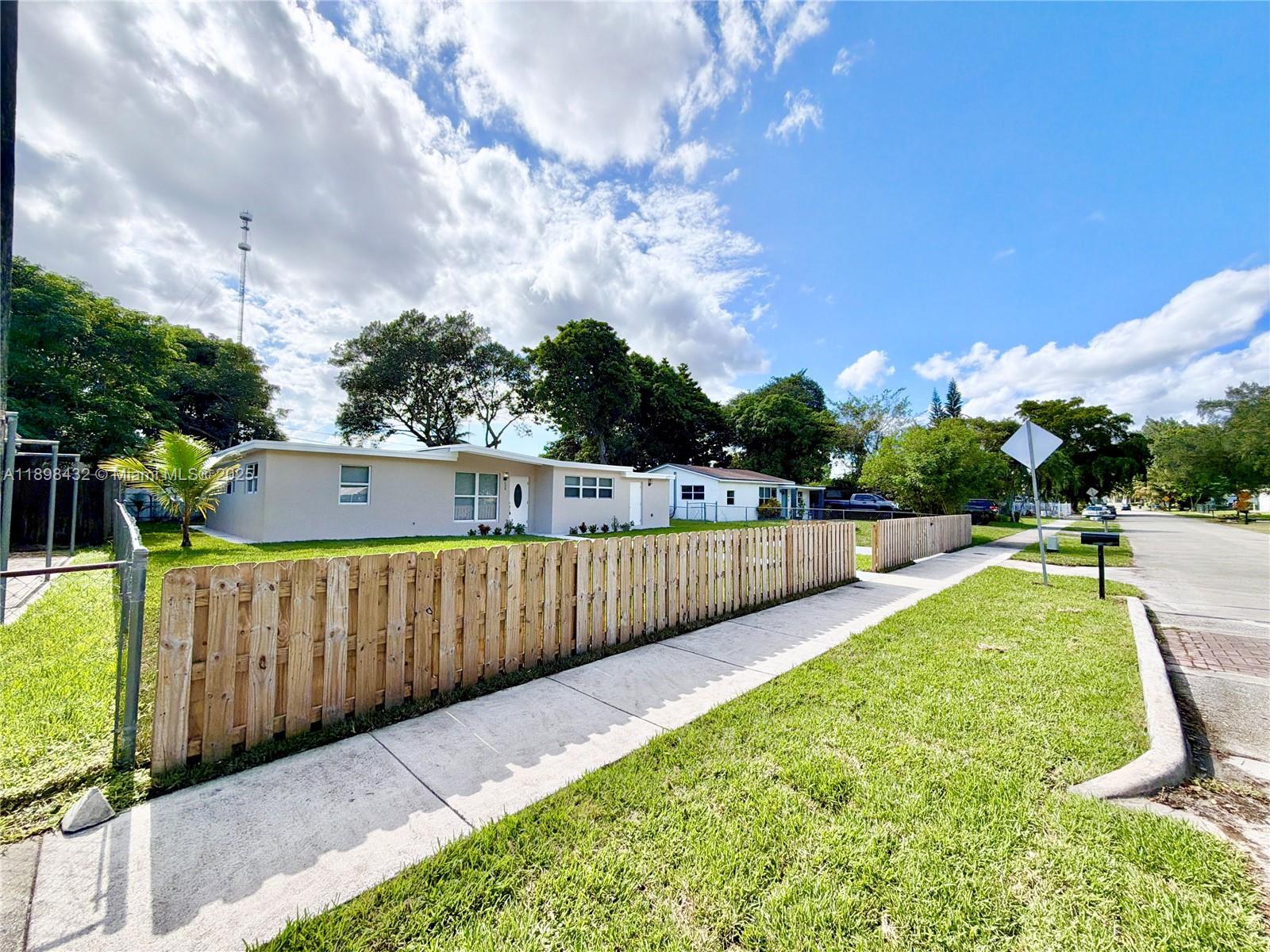 MIAMI GARDENS COMM SEC - Residential