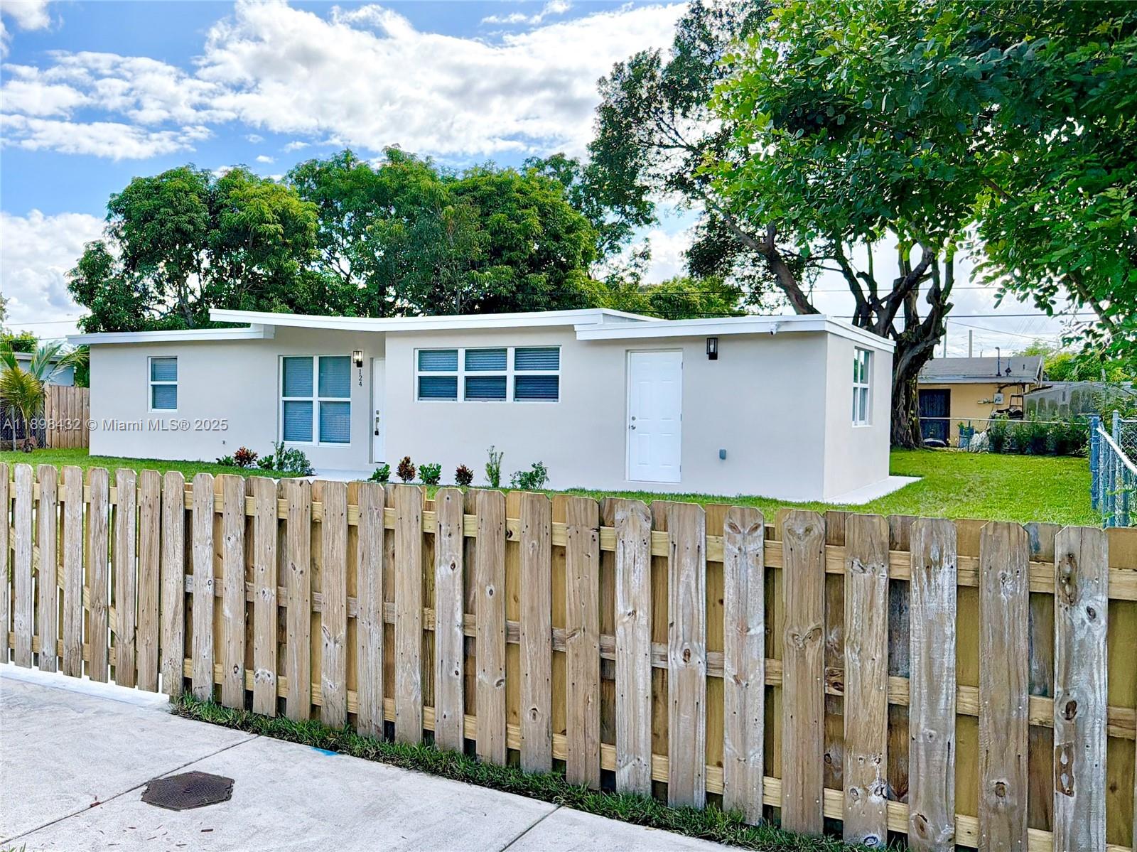 MIAMI GARDENS COMM SEC - Residential