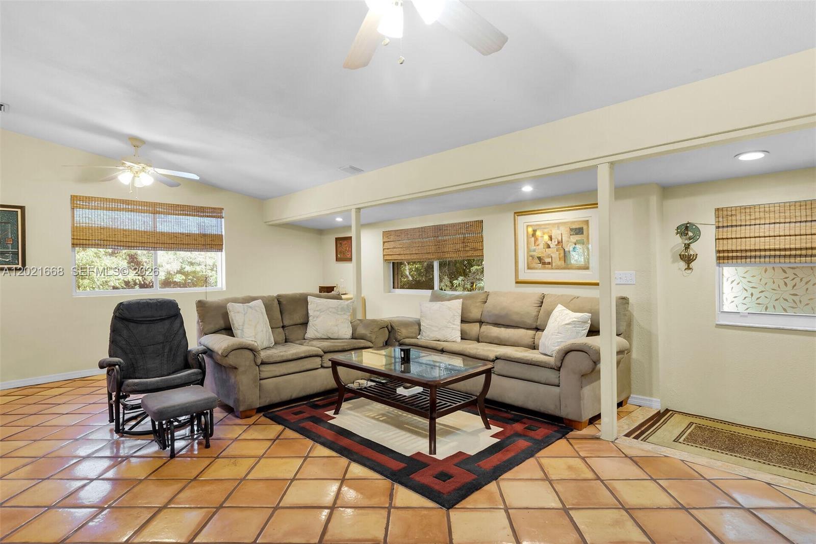 323 Bay View Ave