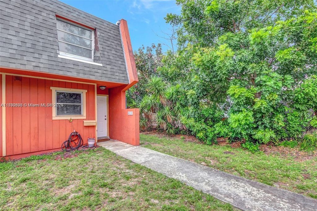 Photo of 6141 SW 42nd Ct, Davie, FL 33314 (MLS # A11792833)