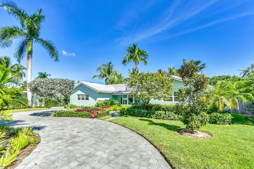 Photo of 5800 NE 15th Ave, Fort Lauderdale, FL 33334 (MLS # A12034356)