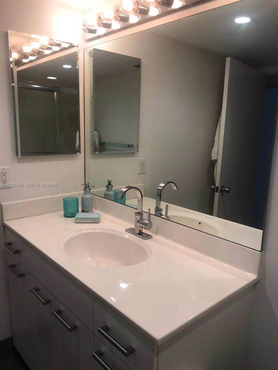 SOUTH TOWER AT THE POINT - Residential