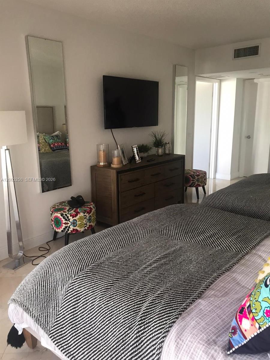 SOUTH TOWER AT THE POINT - Residential