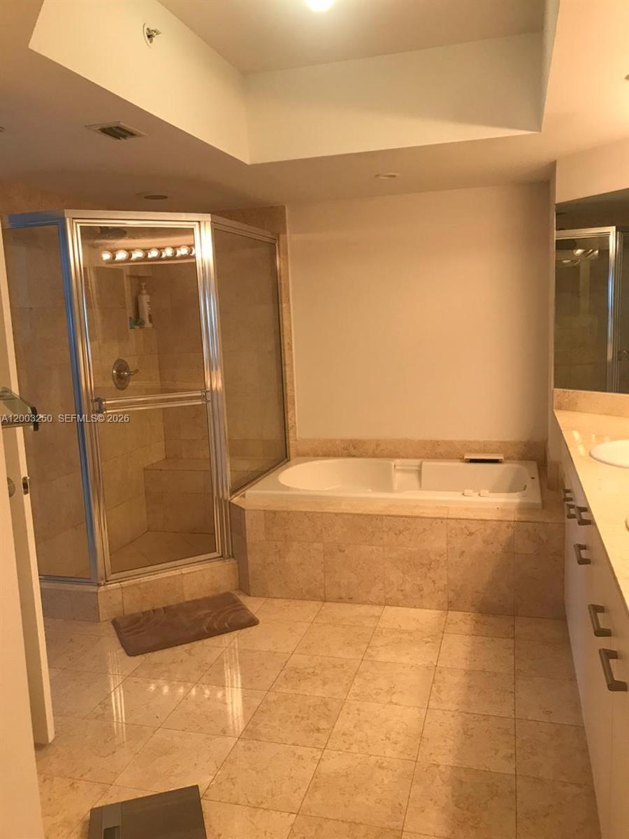 SOUTH TOWER AT THE POINT - Residential