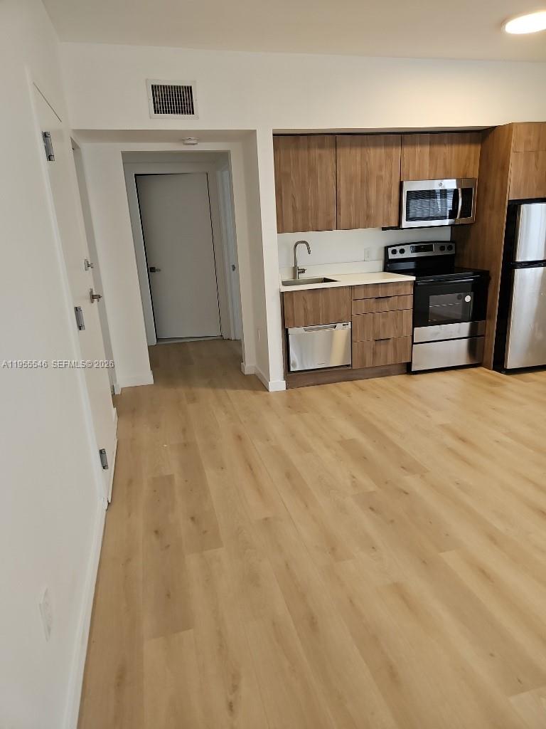 551/557 MICHIGAN CONDO - Residential