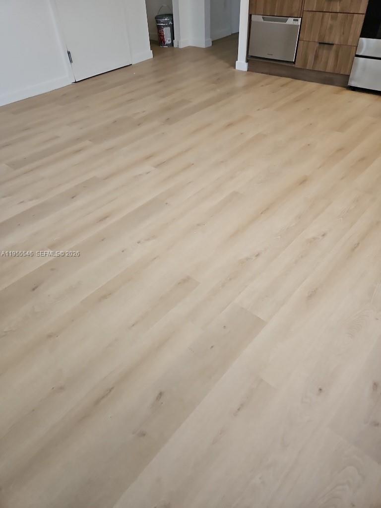 551/557 MICHIGAN CONDO - Residential