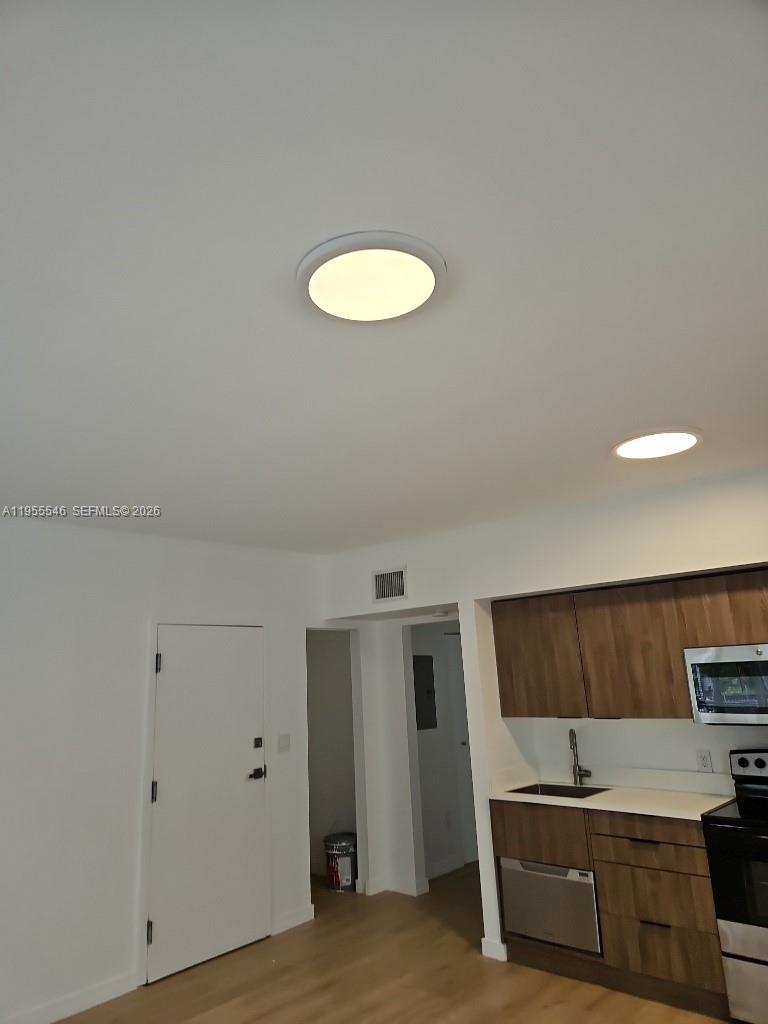 551/557 MICHIGAN CONDO - Residential