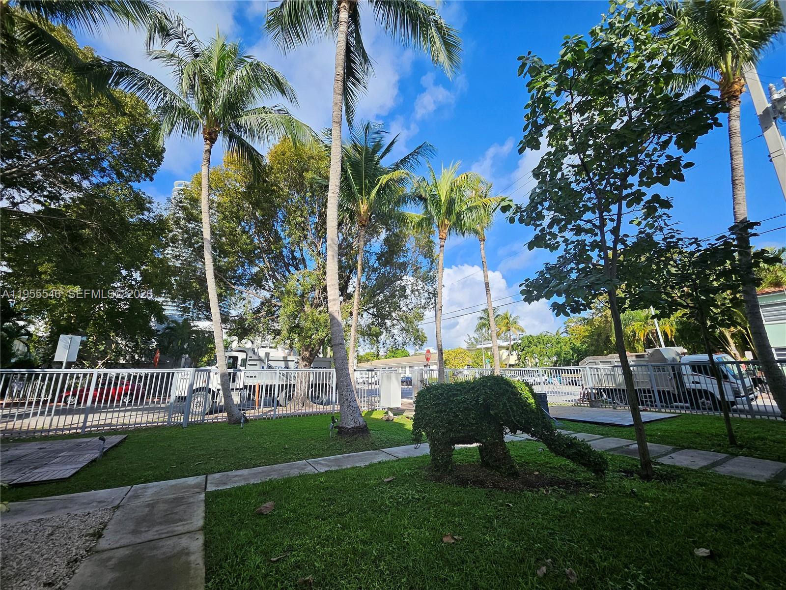 551/557 MICHIGAN CONDO - Residential