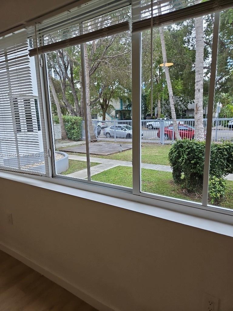 551/557 MICHIGAN CONDO - Residential