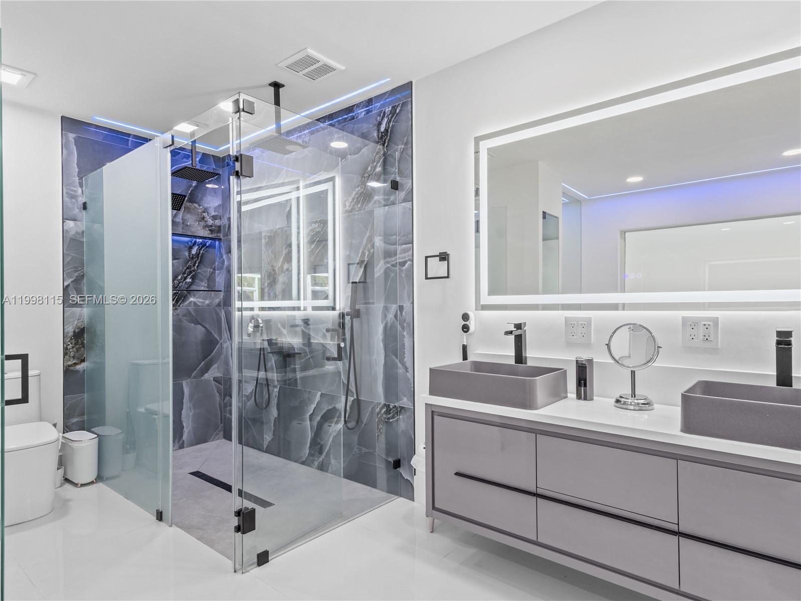 THE OAKS - Residential