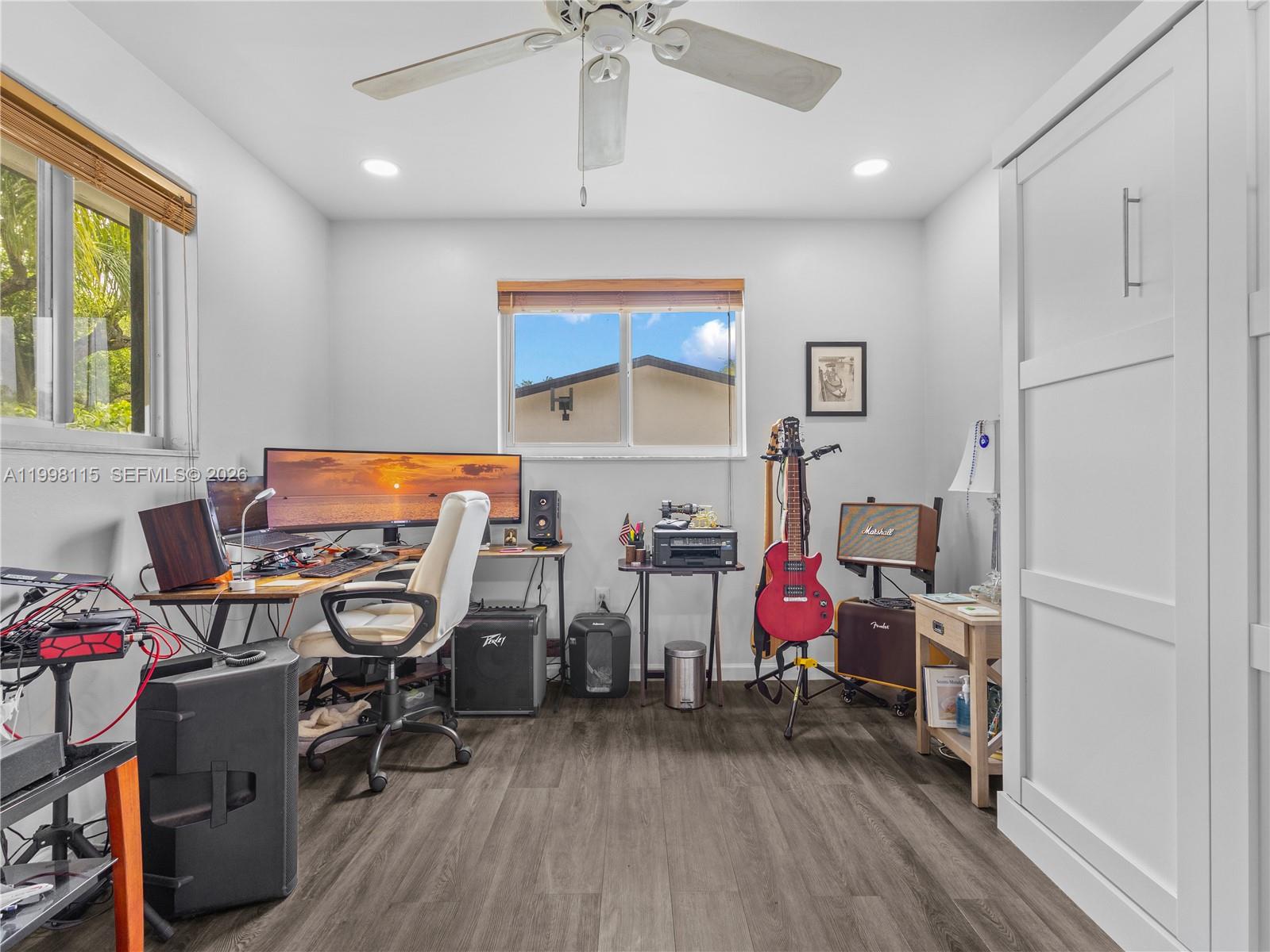 THE OAKS - Residential
