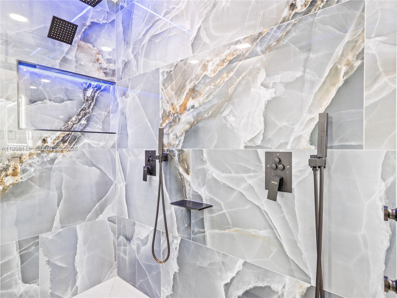 THE OAKS - Residential