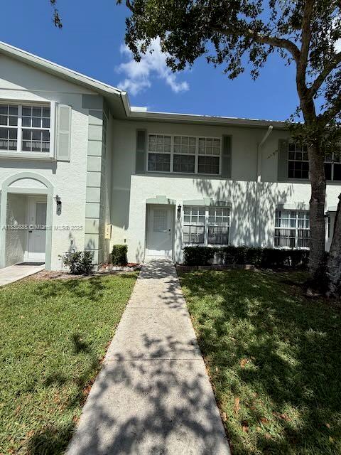 Welcome home! This wonderful 2 bedroom, 2.5 bathroom townhouse, located in the gated community of Palm Club West, features a multitude of amenities. They include a full-size swimming pool and tennis courts right outside your front door, among others. As soon as you walk in, you will find open living and dining areas, the perfect space for relaxation and entertaining. The kitchen is easiy accessible through a breakfast nook. A set of elegant wood stairs leads you up to the spacious primary suite with ample closet space and a private full bathroom. The additional upstairs bedroom offers flexibily for family, guests, or a home office. The screened-in porch extends your living space for year-round enjoyment. There is also a fenced outdoor patio area, ideal for BBQs and outdoor gatherings.