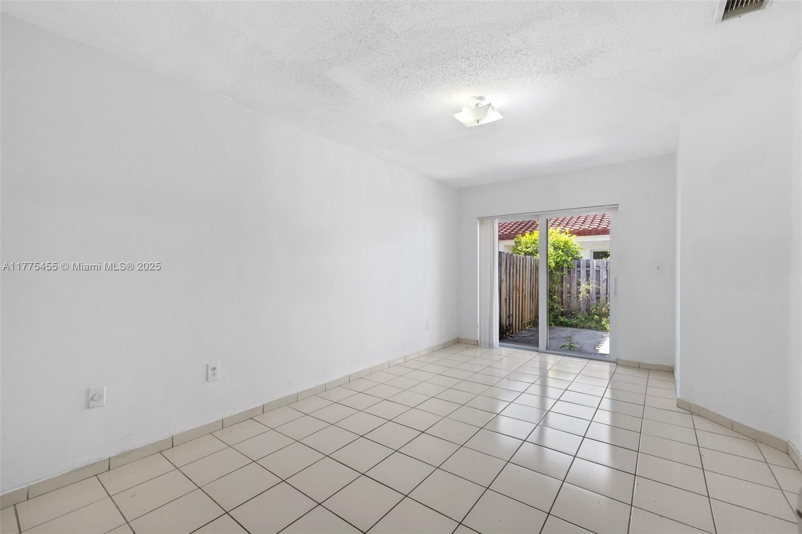 SAGA BAY TOWNHOMES 1ST AD - Residential