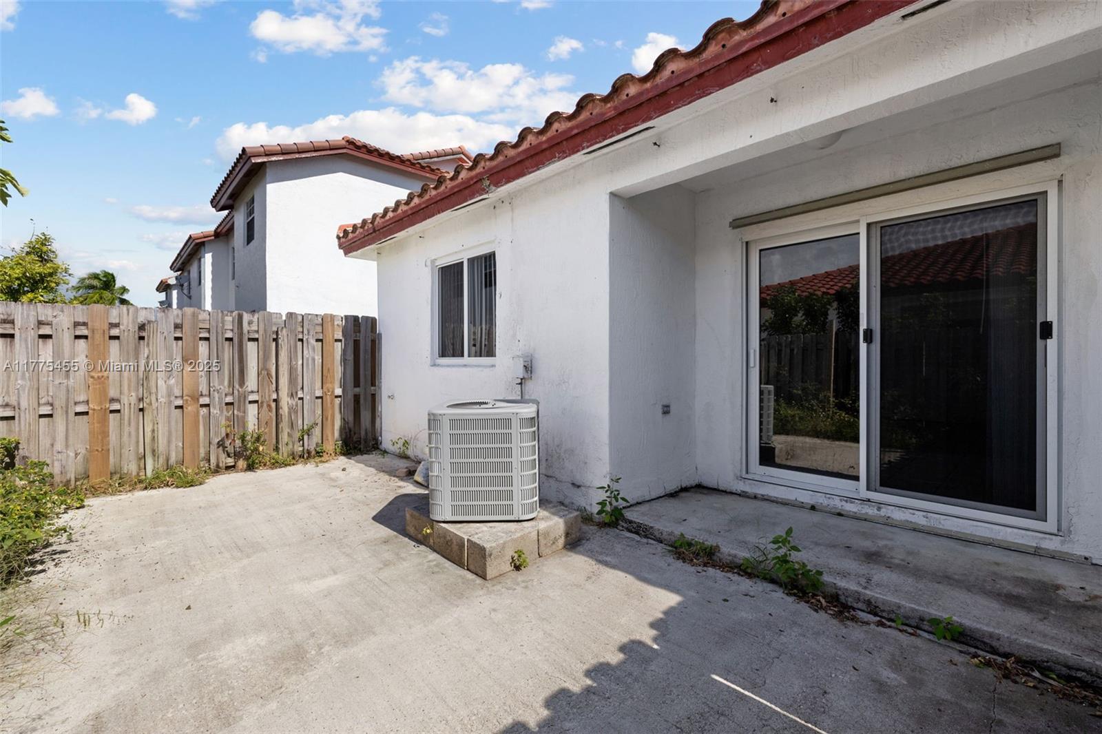 SAGA BAY TOWNHOMES 1ST AD - Residential