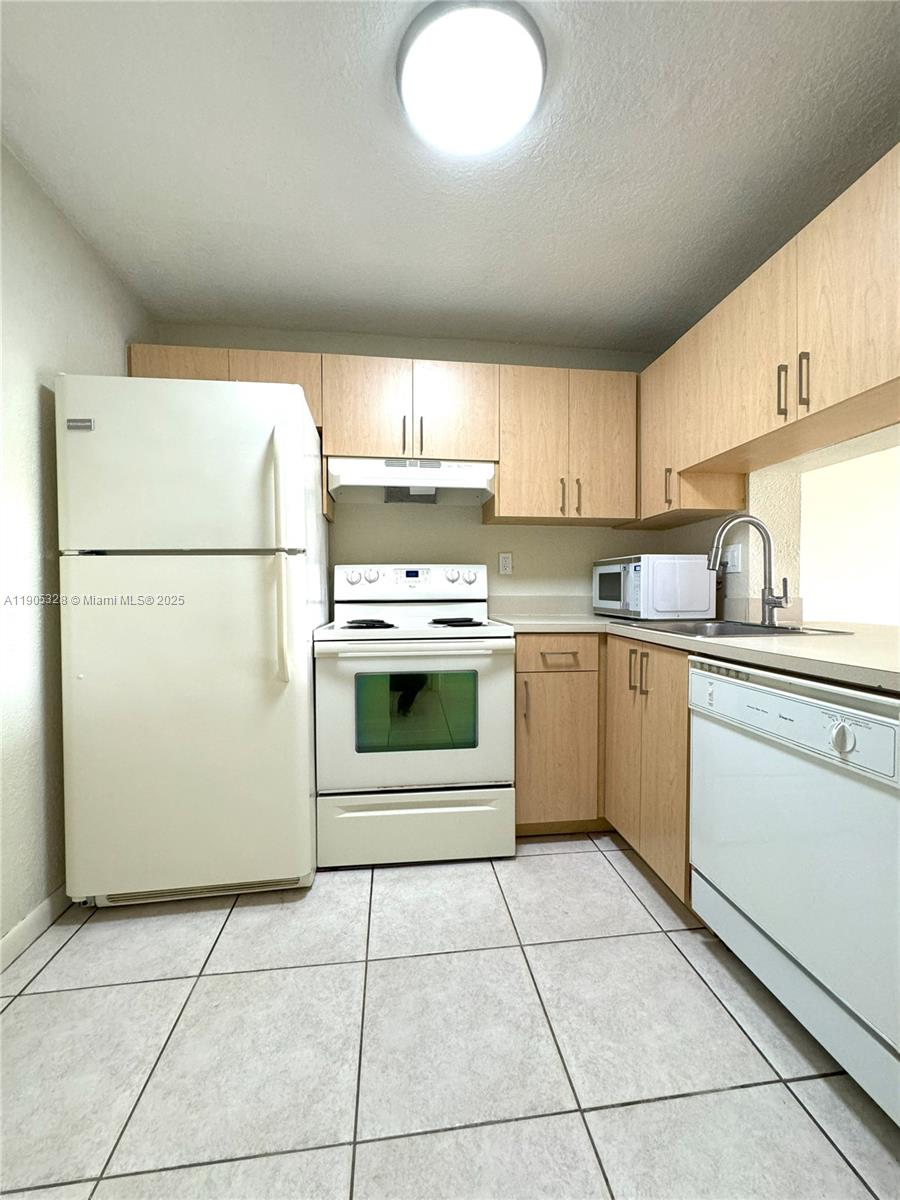 THE FOUNTAINS AT FONTAINE - Residential Lease