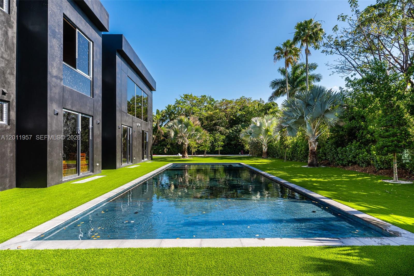 PINECREST - Residential