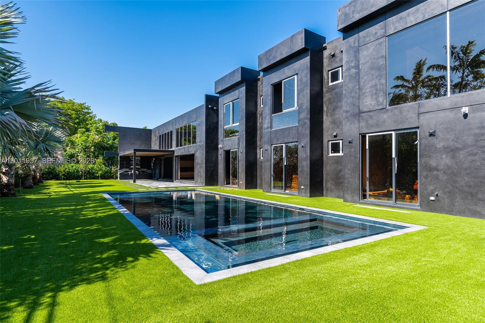PINECREST - Residential
