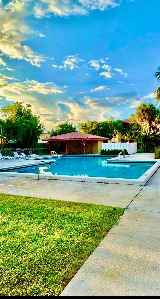 VISTA GARDENS I CONDO - Residential Lease