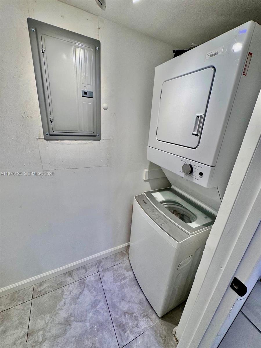 VISTA GARDENS I CONDO - Residential Lease