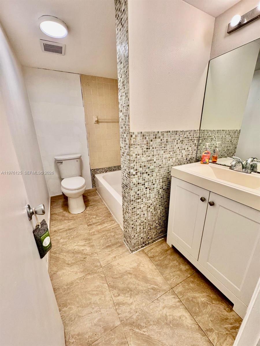 VISTA GARDENS I CONDO - Residential Lease