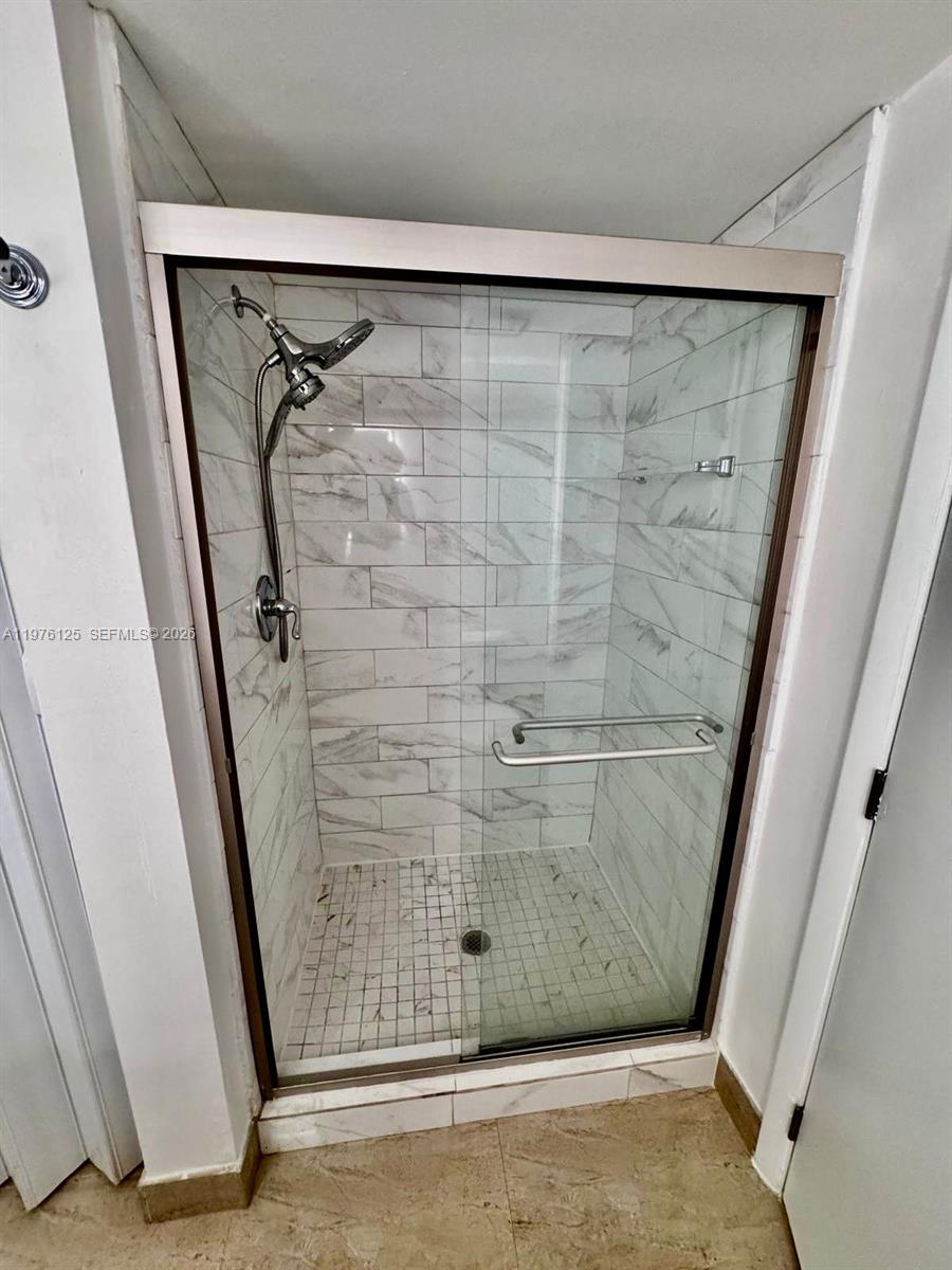 VISTA GARDENS I CONDO - Residential Lease