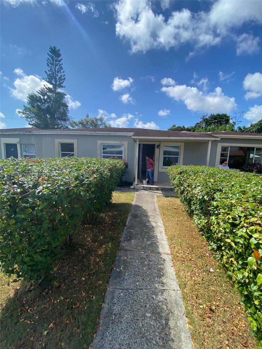 Rental Property at 10470 Sw 172nd St A, Miami, Broward County, Florida - Bedrooms: 5 
Bathrooms: 2  - $3,500 MO.