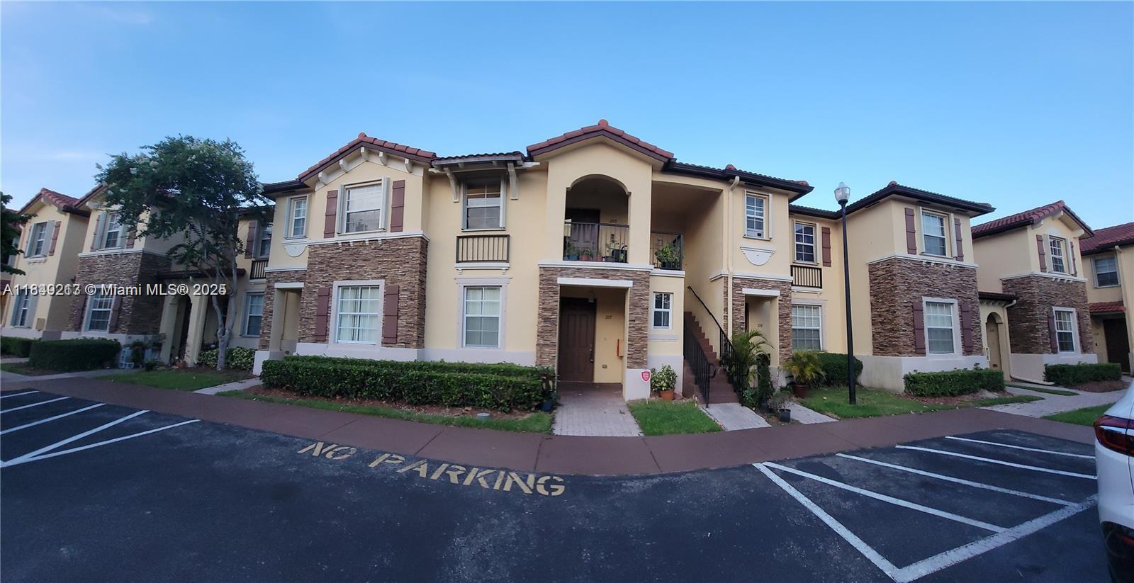 VILLAS AT CARMEL CONDO NO - Residential