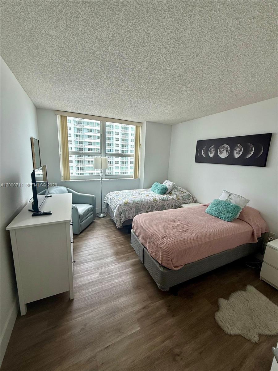 THE MARK ON BRICKELL COND - Residential