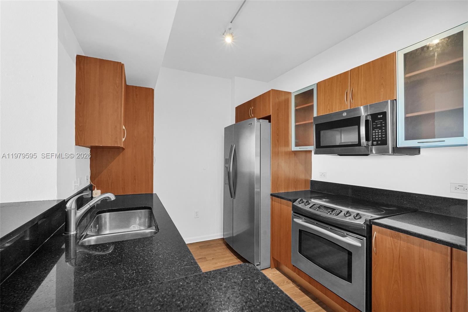 VENTURE AT AVENTURA WEST - Residential Lease