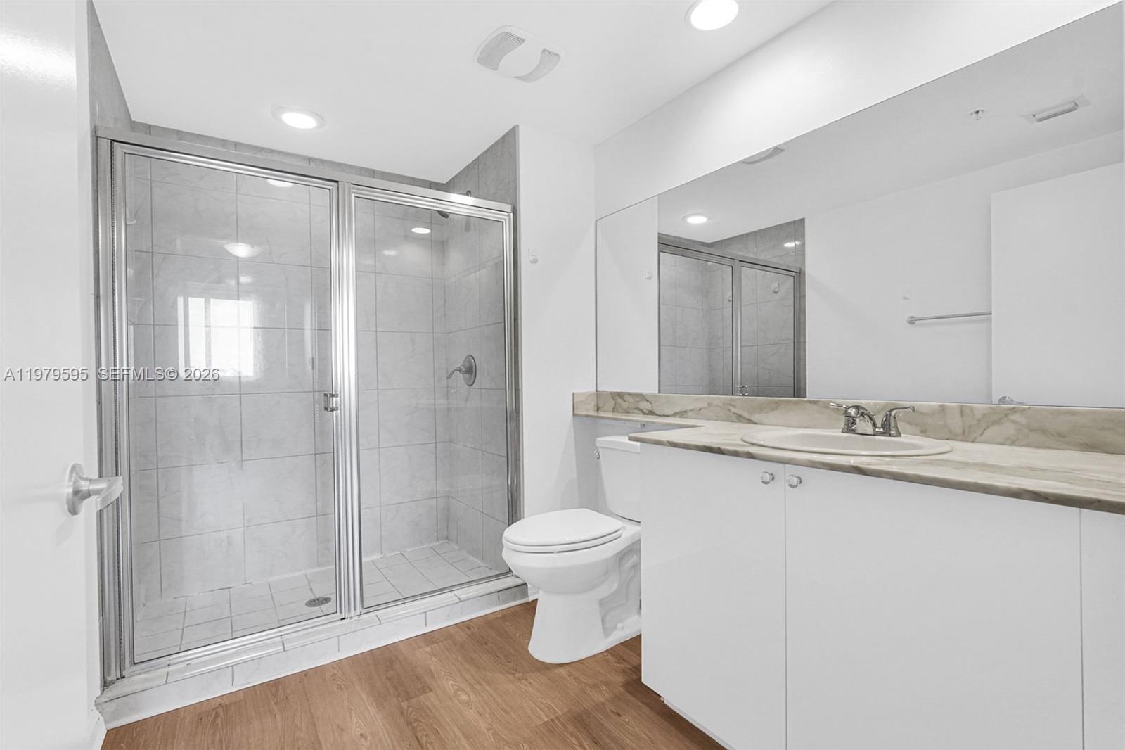 VENTURE AT AVENTURA WEST - Residential Lease