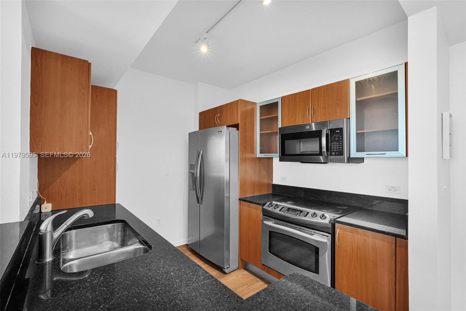 VENTURE AT AVENTURA WEST - Residential Lease