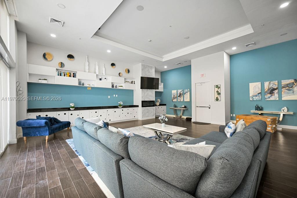 VENTURE AT AVENTURA WEST - Residential Lease