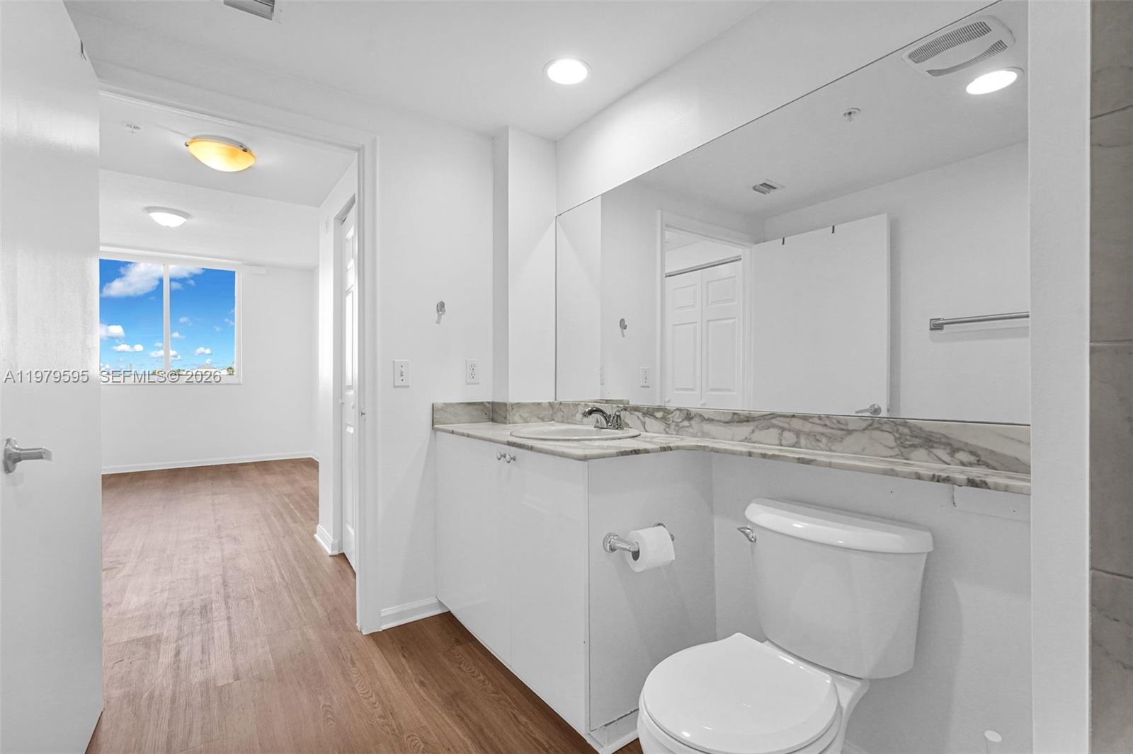 VENTURE AT AVENTURA WEST - Residential Lease